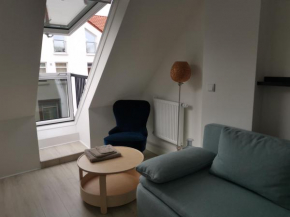 Dachzimmer mit Kochecke und Duschbad, nahe Messe
